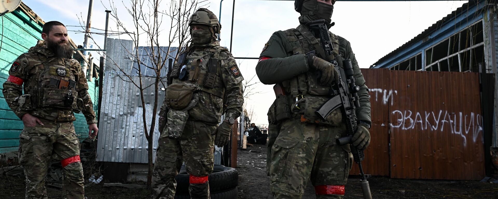 Lực lượng đặc nhiệm Akhmat sơ tán người dân chạy nạn khỏi quận Sudzhansky (tỉnh Kursk) - Sputnik Việt Nam, 1920, 09.04.2025