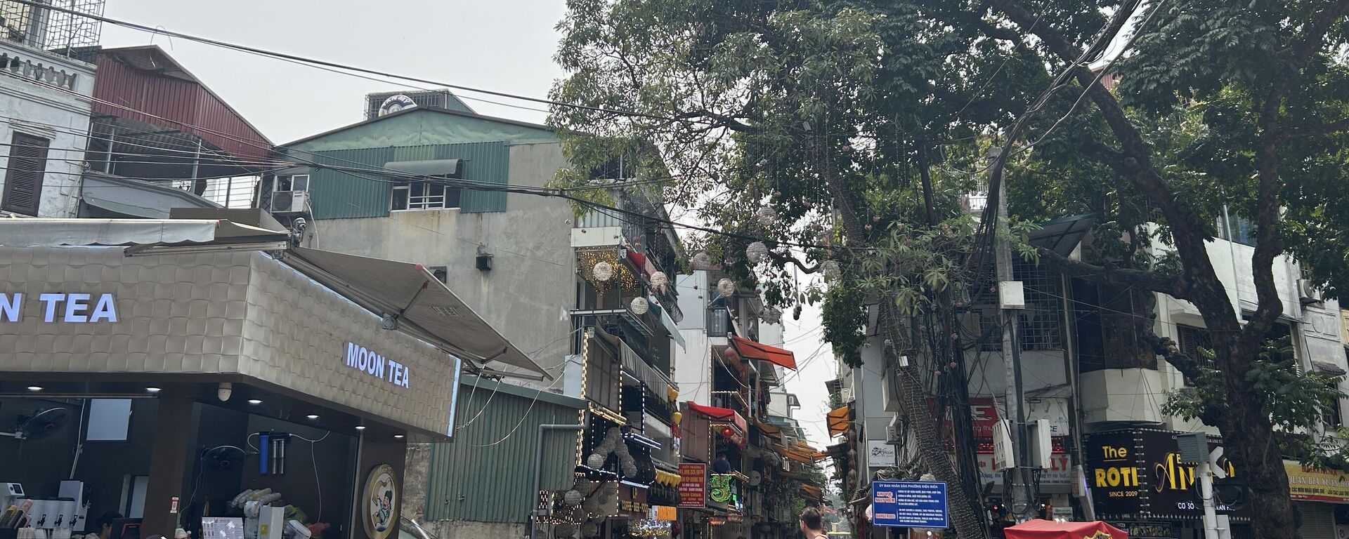 Khu vực Cà phê đường tàu sau khi Sở Du lịch TP Hà Nội yêu cầu không được giới thiệu, tổ chức các tour đưa khách đến đây vì lý do an toàn - Sputnik Việt Nam, 1920, 03.12.2025