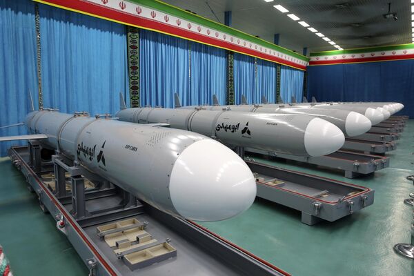 Tên lửa hành trình chống hạm Abu Mahdi Tên lửa hành trình chống hạm Abu Mahdi - Sputnik Việt Nam