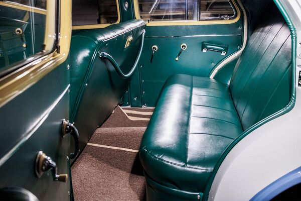 Chiếc xe GAZ-M20A, sản xuất năm 1954 sau khi phục chế - Sputnik Việt Nam