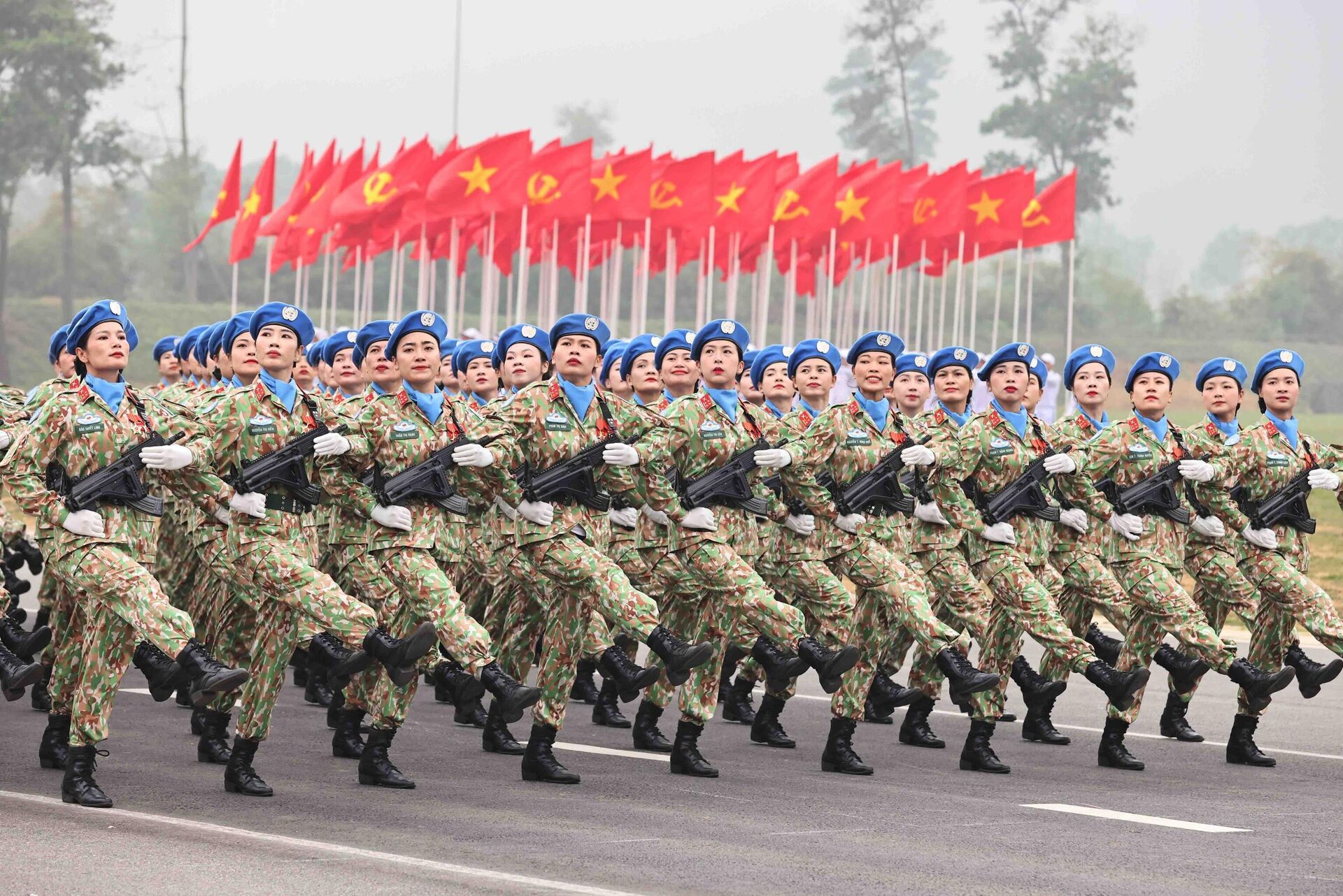 Bộ trưởng Bộ Quốc phòng kiểm tra hợp luyện chuẩn bị kỷ niệm 50 năm Giải phóng miền Nam, thống nhất đất nước Bộ trưởng Bộ Quốc phòng kiểm tra hợp luyện chuẩn bị kỷ niệm 50 năm Giải phóng miền Nam, thống nhất đất nước - Sputnik Việt Nam, 1920, 25.03.2025