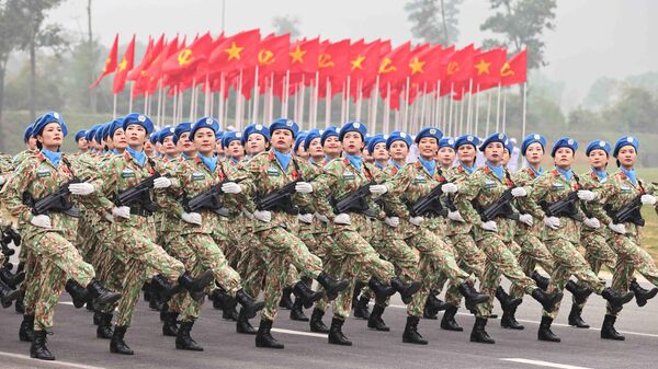 Bộ trưởng Bộ Quốc phòng kiểm tra hợp luyện chuẩn bị kỷ niệm 50 năm Giải phóng miền Nam, thống nhất đất nước - Sputnik Việt Nam