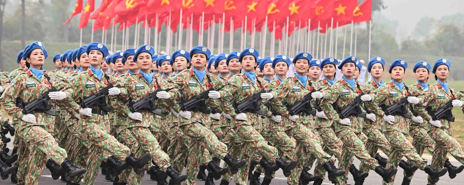 Bộ trưởng Bộ Quốc phòng kiểm tra hợp luyện chuẩn bị kỷ niệm 50 năm Giải phóng miền Nam, thống nhất đất nước - Sputnik Việt Nam, 1920, 02.04.2025