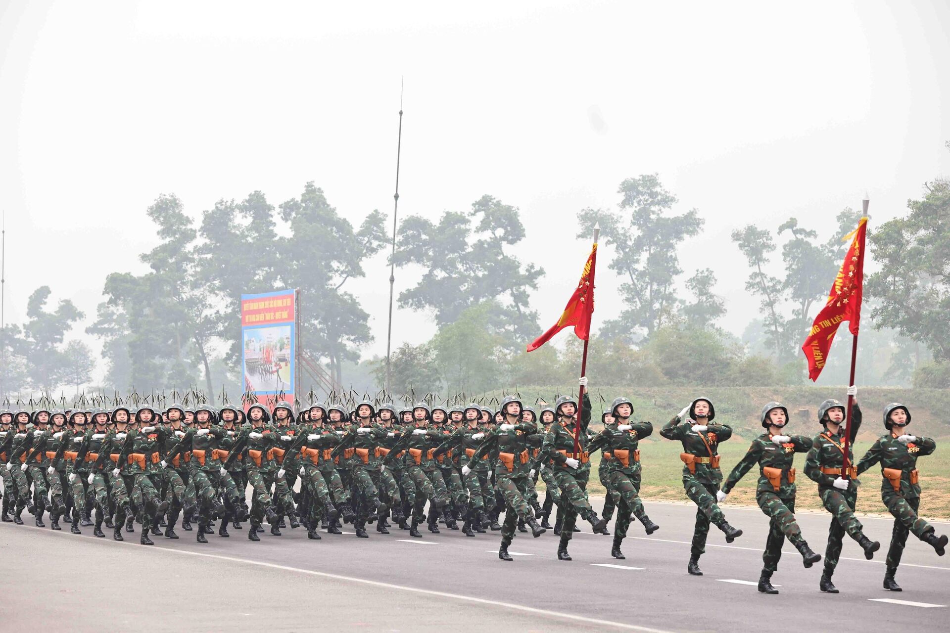 Bộ trưởng Bộ Quốc phòng kiểm tra hợp luyện chuẩn bị kỷ niệm 50 năm Giải phóng miền Nam, thống nhất đất nước Bộ trưởng Bộ Quốc phòng kiểm tra hợp luyện chuẩn bị kỷ niệm 50 năm Giải phóng miền Nam, thống nhất đất nước - Sputnik Việt Nam, 1920, 25.03.2025