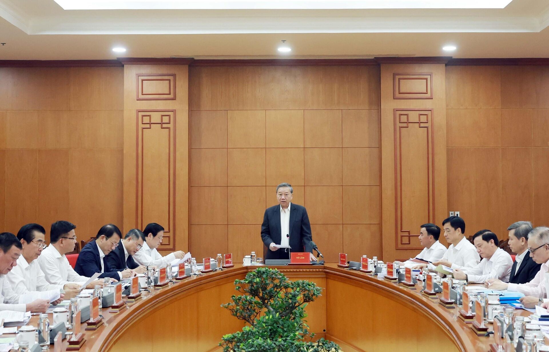 Tổng Bí thư chủ trì cuộc họp Thường trực BCĐ Trung ương về phòng chống tham nhũng, lãng phí, tiêu cực Tổng Bí thư chủ trì cuộc họp Thường trực BCĐ Trung ương về phòng chống tham nhũng, lãng phí, tiêu cực - Sputnik Việt Nam, 1920, 25.03.2025