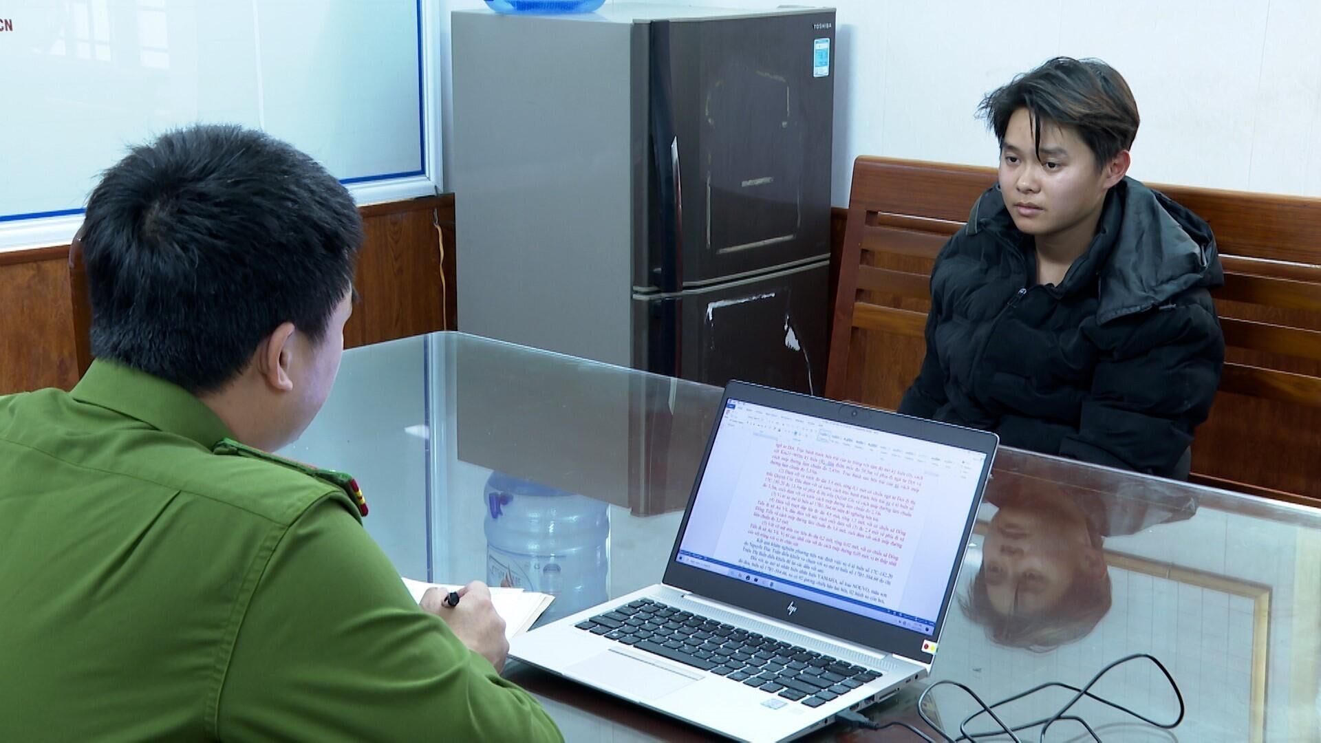 Đối tượng Nguyễn Tiến Nam tại cơ quan công an Đối tượng Nguyễn Tiến Nam tại cơ quan công an - Sputnik Việt Nam, 1920, 27.03.2025