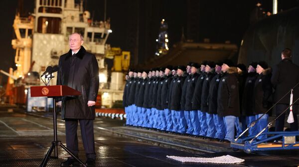 Ngày 27/3/2025 Tổng thống Liên bang Nga Vladimir Putin tham gia qua hội nghị truyền hình  lễ hạ thủy tàu ngầm tuần dương mới chạy bằng năng lượng hạt nhân Perm - Sputnik Việt Nam