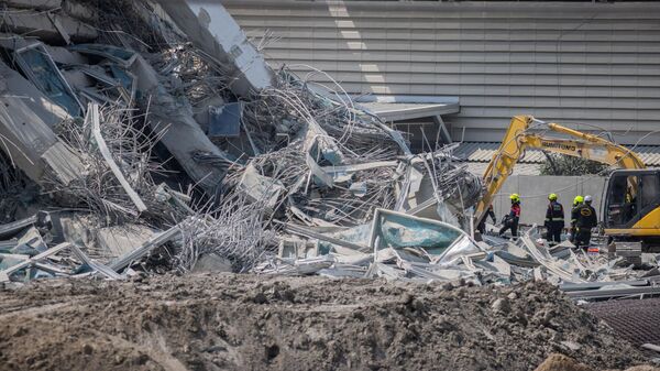 Lực lượng cứu hộ Thái Lan tại hiện trường vụ sập tòa nhà ở Bangkok - Sputnik Việt Nam