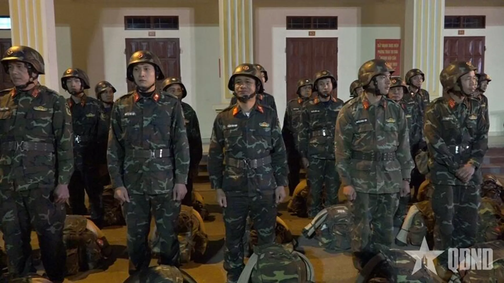 Hôm nay 30/3, hơn 100 cán bộ, chiến sĩ quân đội và công an Việt Nam, mang theo lương thực, hàng hoá cùng chó nghiệp vụ và các phương tiện chuyên dụng, sẽ đến Myanmar tham gia cứu trợ, cứu nạn, khắc phục hậu quả động đất. Hôm nay 30/3, hơn 100 cán bộ, chiến sĩ quân đội và công an Việt Nam, mang theo lương thực, hàng hoá cùng chó nghiệp vụ và các phương tiện chuyên dụng, sẽ đến Myanmar tham gia cứu trợ, cứu nạn, khắc phục hậu quả động đất. - Sputnik Việt Nam, 1920, 30.03.2025