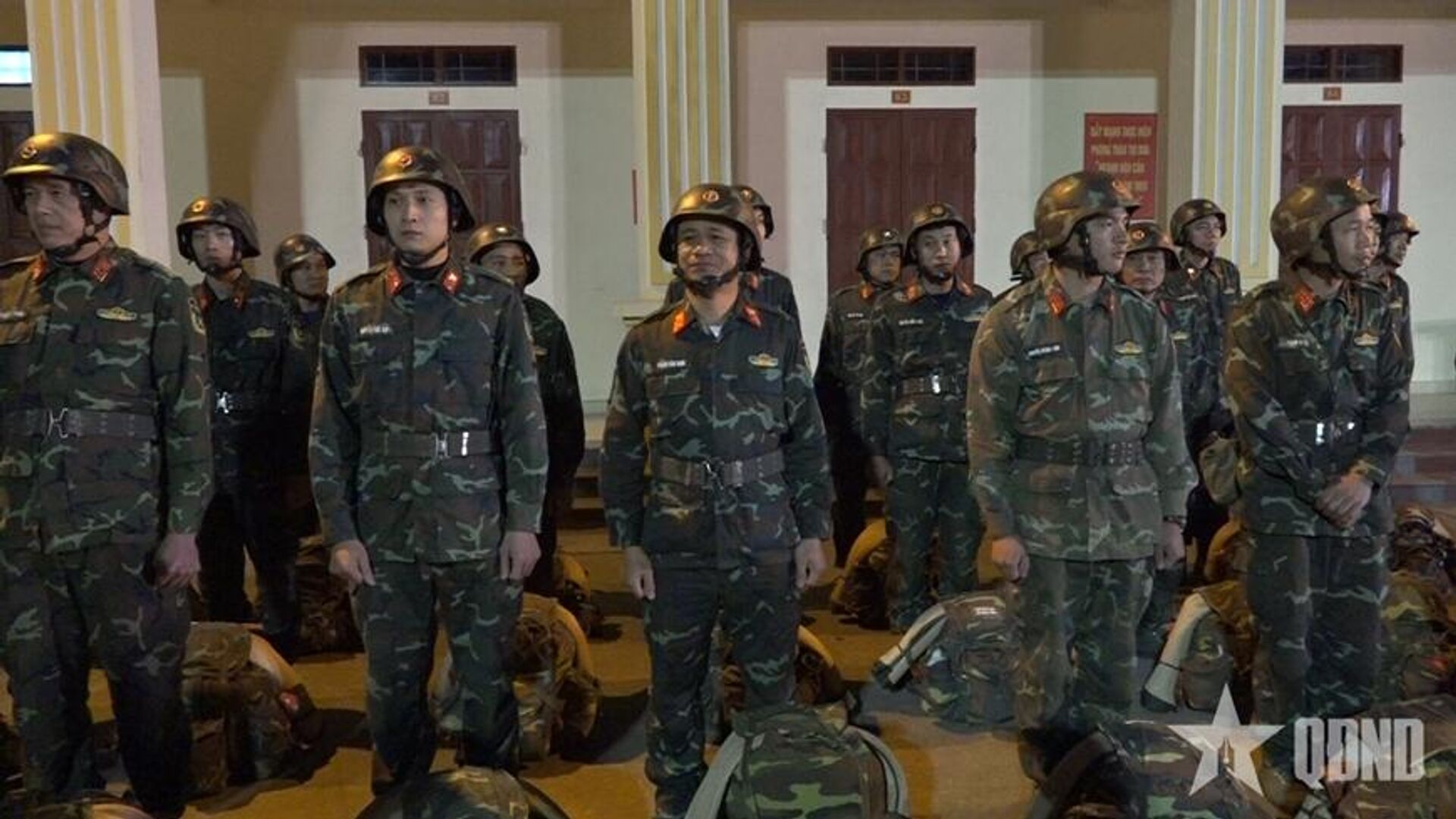 Hôm nay 30/3, hơn 100 cán bộ, chiến sĩ quân đội và công an Việt Nam, mang theo lương thực, hàng hoá cùng chó nghiệp vụ và các phương tiện chuyên dụng, sẽ đến Myanmar tham gia cứu trợ, cứu nạn, khắc phục hậu quả động đất. Hôm nay 30/3, hơn 100 cán bộ, chiến sĩ quân đội và công an Việt Nam, mang theo lương thực, hàng hoá cùng chó nghiệp vụ và các phương tiện chuyên dụng, sẽ đến Myanmar tham gia cứu trợ, cứu nạn, khắc phục hậu quả động đất. - Sputnik Việt Nam, 1920, 30.03.2025