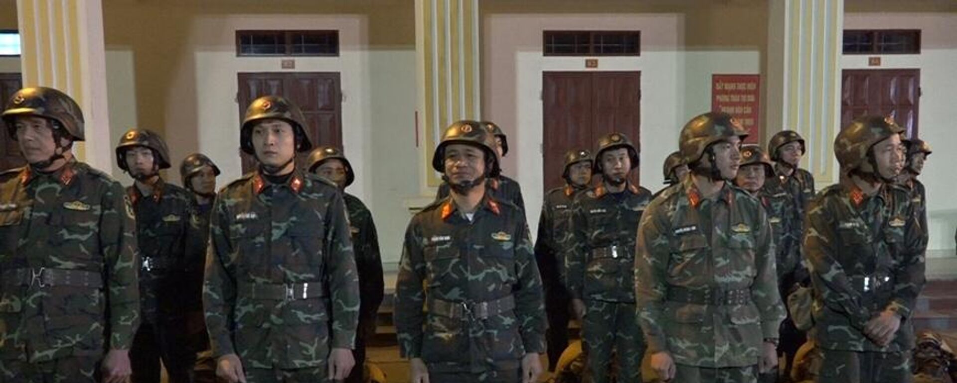 Hôm nay 30/3, hơn 100 cán bộ, chiến sĩ quân đội và công an Việt Nam, mang theo lương thực, hàng hoá cùng chó nghiệp vụ và các phương tiện chuyên dụng, sẽ đến Myanmar tham gia cứu trợ, cứu nạn, khắc phục hậu quả động đất. - Sputnik Việt Nam, 1920, 30.03.2025