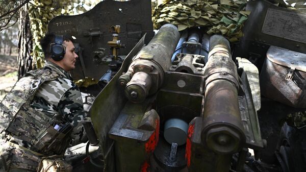 Công tác chiến đấu của lính pháo binh thuộc tiểu đoàn riêng biệt ArBat ở vùng Kursk - Sputnik Việt Nam