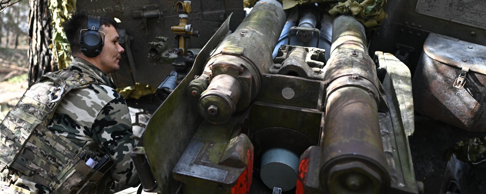 Công tác chiến đấu của lính pháo binh thuộc tiểu đoàn riêng biệt ArBat ở vùng Kursk - Sputnik Việt Nam, 1920, 31.03.2025