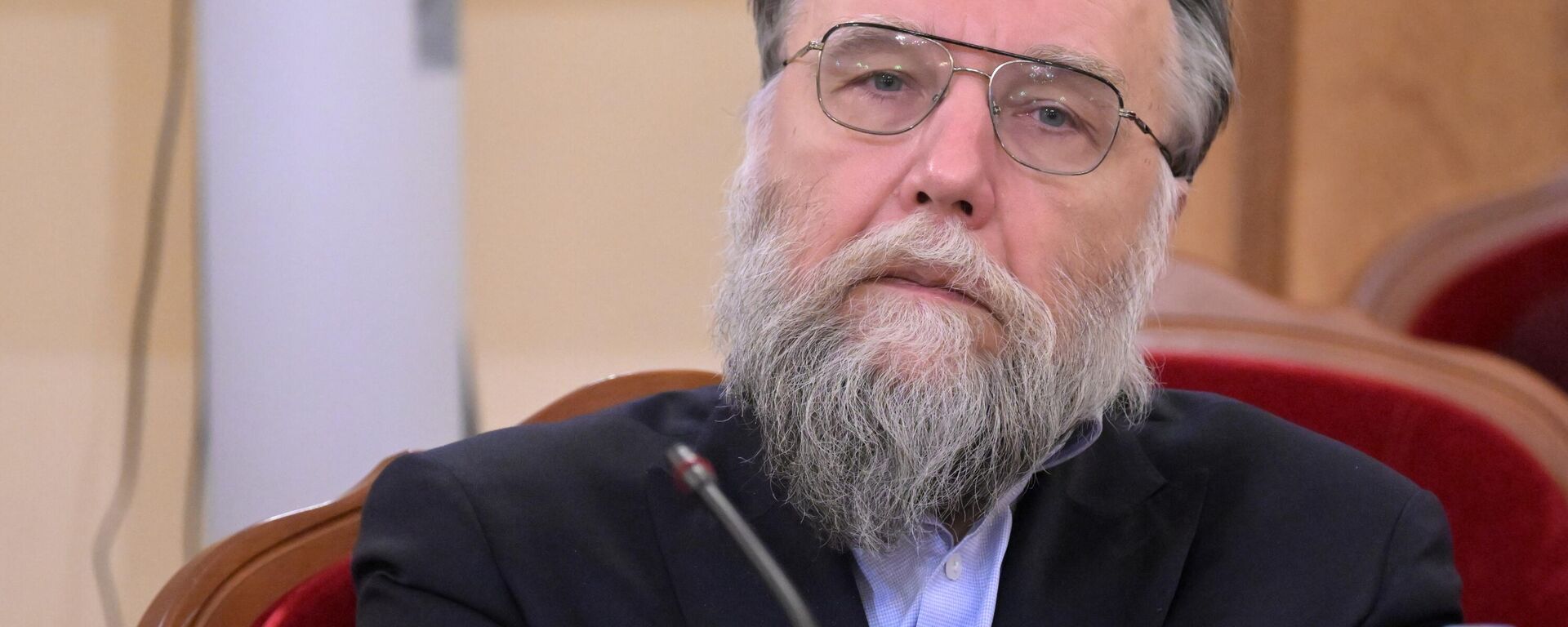 Nhà triết học, nhà khoa học chính trị và nhà xã hội học người Nga Alexander Dugin - Sputnik Việt Nam, 1920, 01.05.2025