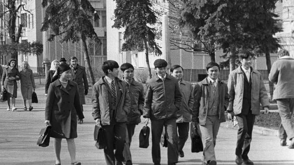 Học sinh Việt Nam sau giờ học ở Voronezh, Nga - Sputnik Việt Nam