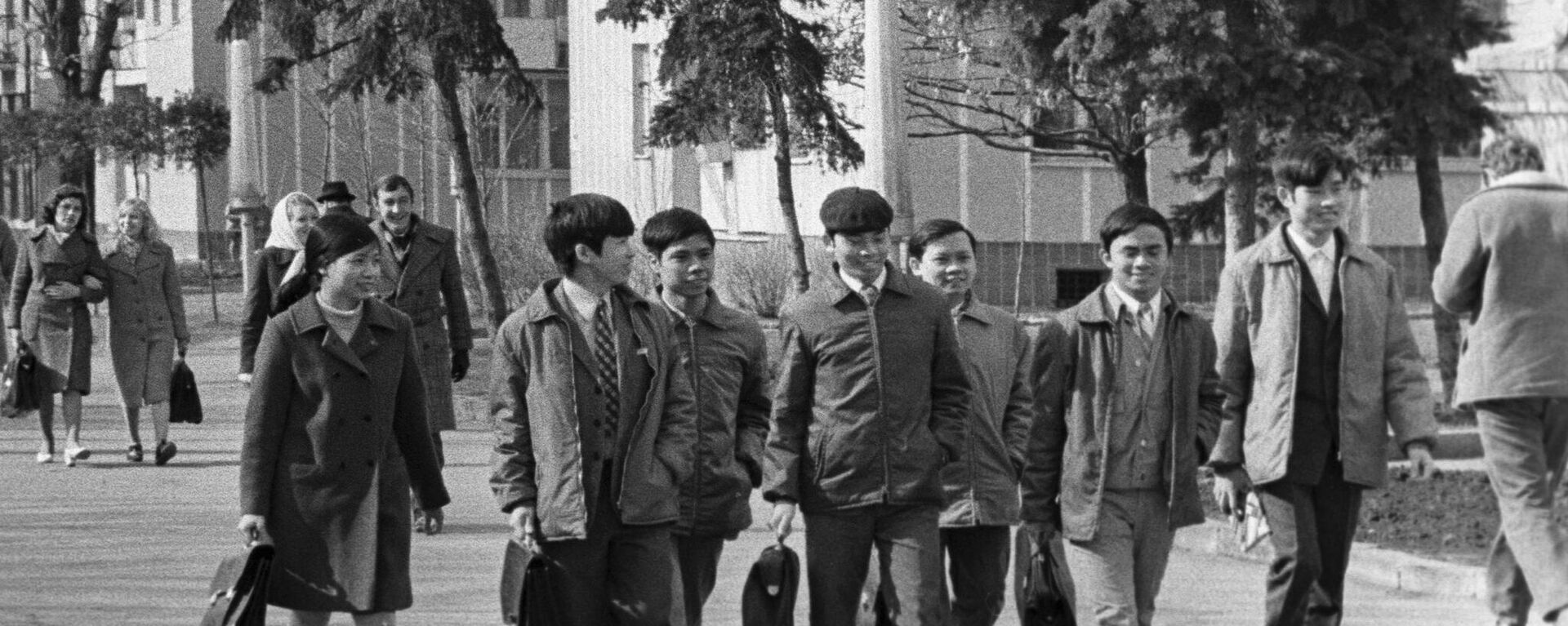 Học sinh Việt Nam sau giờ học ở Voronezh, Nga - Sputnik Việt Nam, 1920, 02.06.2025
