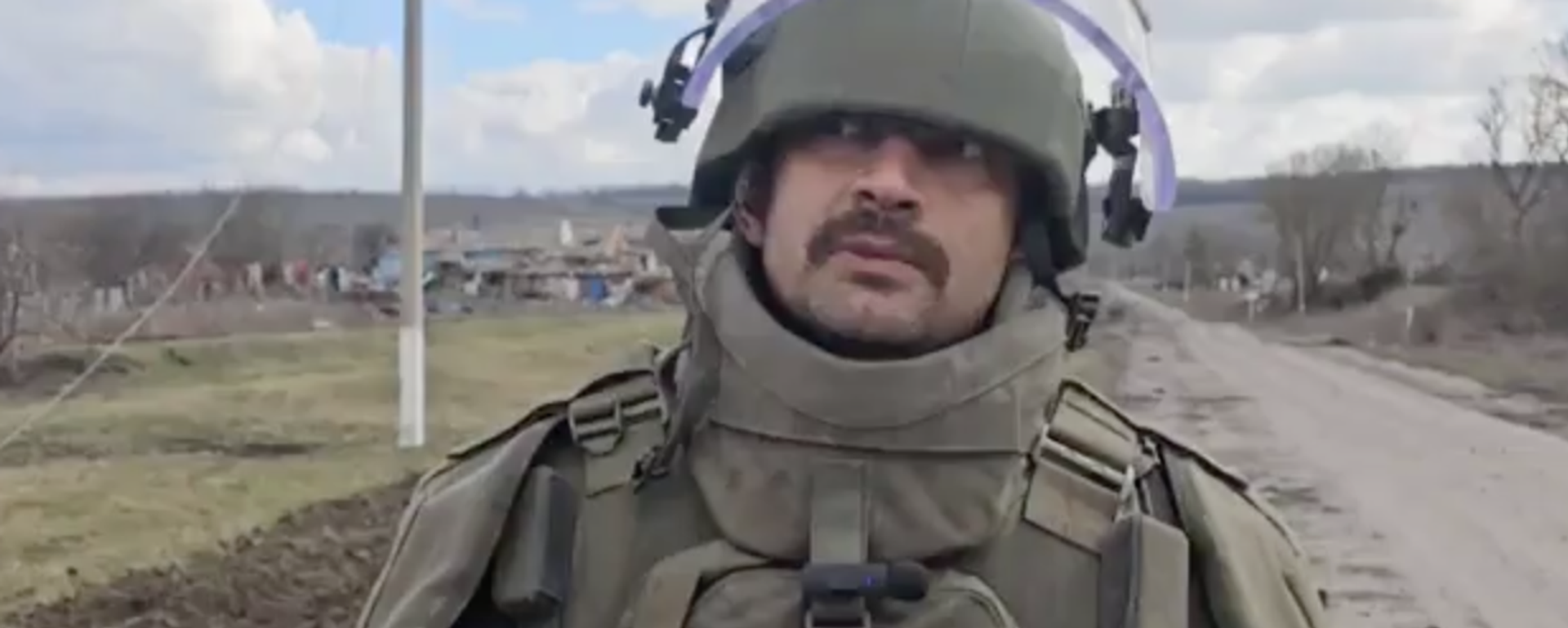 LLVT Ukraina dán cỏ ngụy trang mìn Lepestok - Sputnik Việt Nam, 1920, 01.04.2025