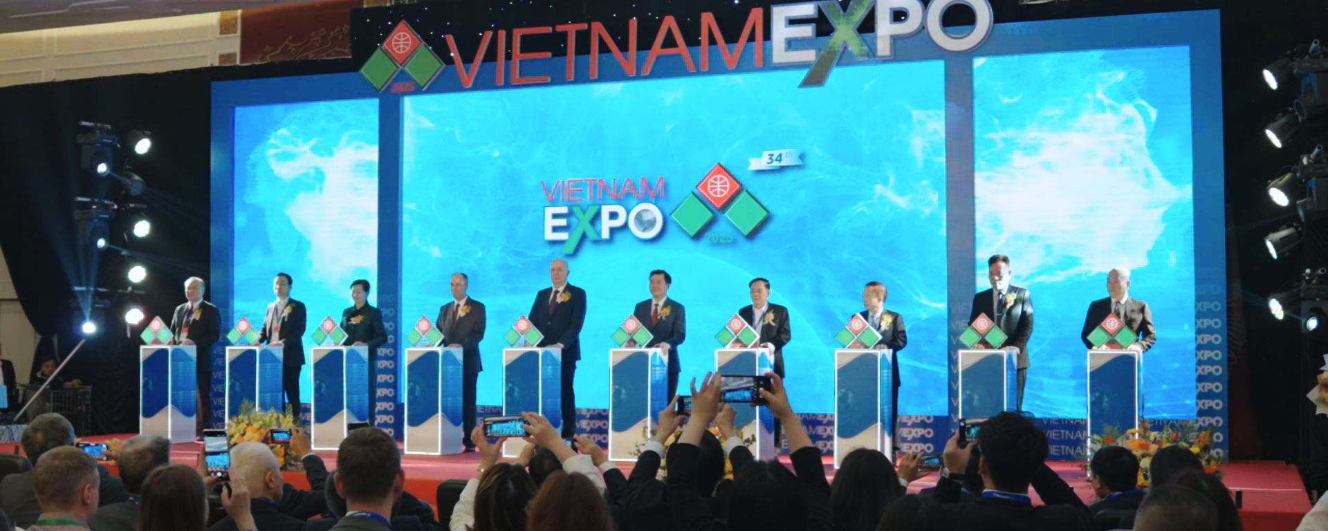 Việt Nam tiếp tục là điểm đến tin cậy cho các DN nước ngoài  - Sputnik Việt Nam, 1920, 02.04.2025