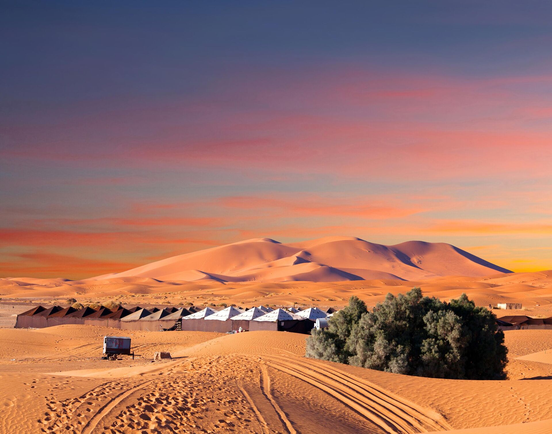 Cắm trại ở Sahara (Ma-rốc) Cắm trại ở Sahara (Ma-rốc) - Sputnik Việt Nam, 1920, 03.04.2025