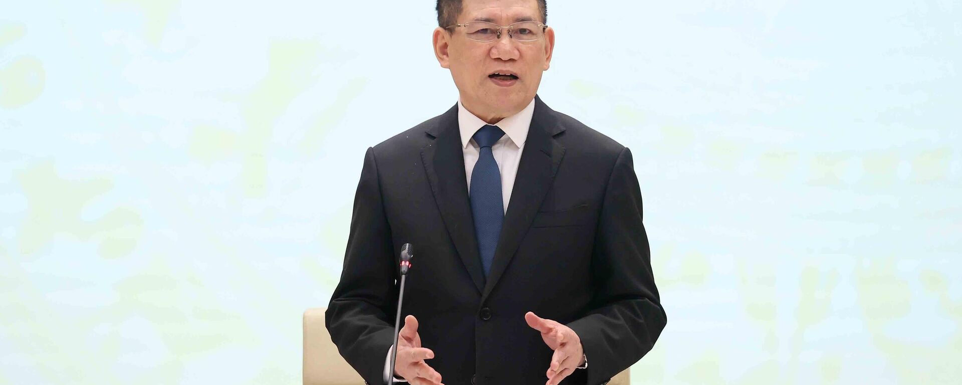 Phó Thủ tướng Hồ Đức Phớc nghe ý kiến của các doanh nghiệp FDI - Sputnik Việt Nam, 1920, 10.04.2025