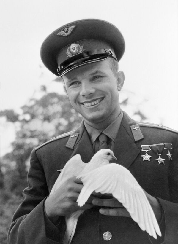 Phi công-nhà du hành vũ trụ Liên Xô Yuri Gagarin trong chuyến đi «Sứ mệnh hòa bình» khắp hành tinh Phi công-nhà du hành vũ trụ Liên Xô Yuri Gagarin trong chuyến đi «Sứ mệnh hòa bình» khắp hành tinh - Sputnik Việt Nam