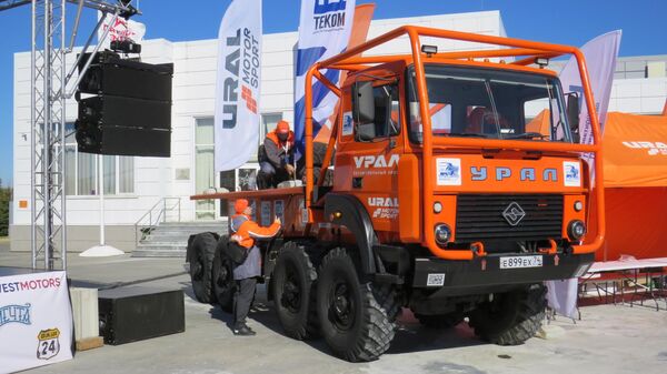 Xe tải URAL 8×8 - Sputnik Việt Nam