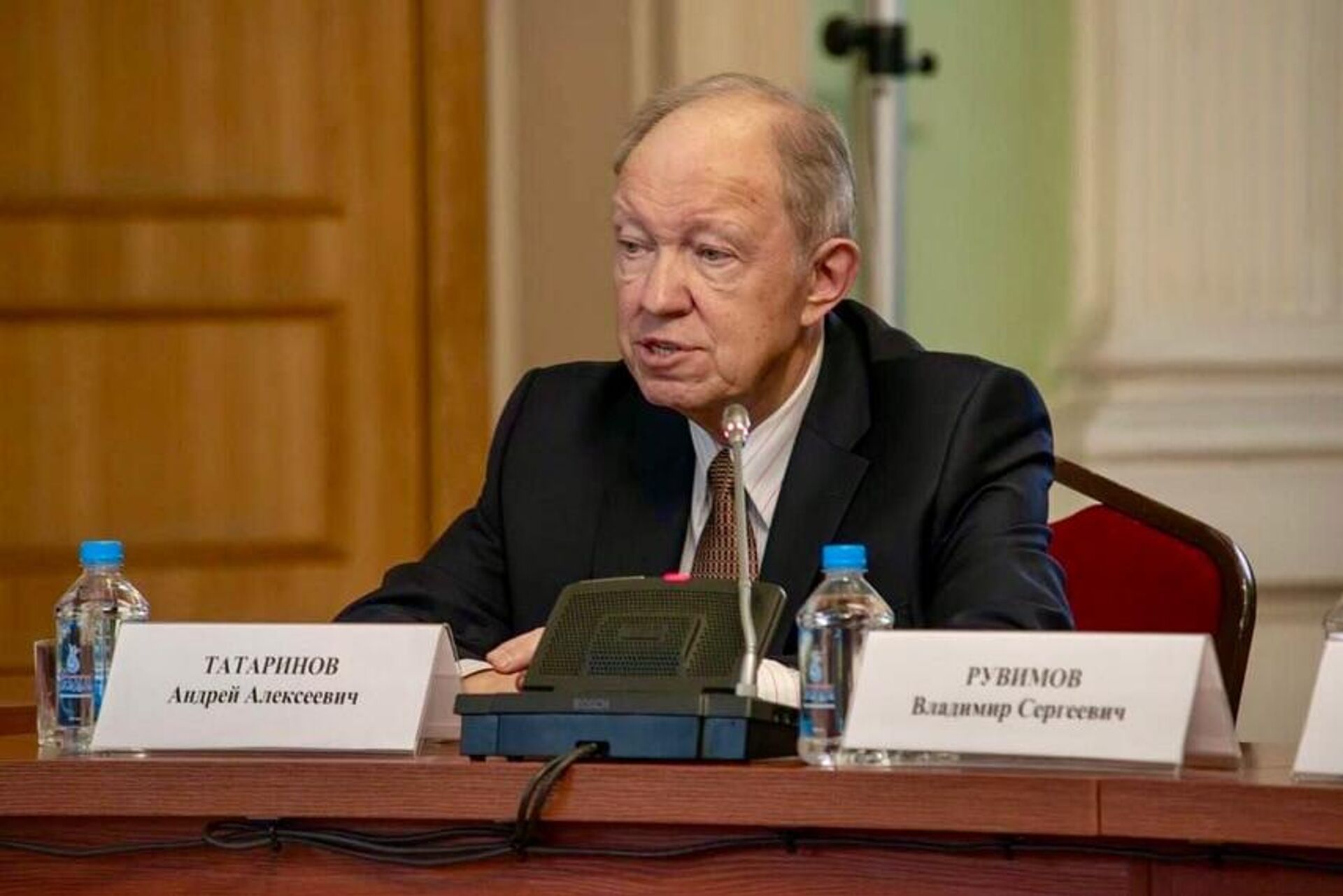 Đại sứ đặc mệnh toàn quyền Andrei Tatarinov. Đại sứ đặc mệnh toàn quyền Andrei Tatarinov. - Sputnik Việt Nam, 1920, 08.04.2025