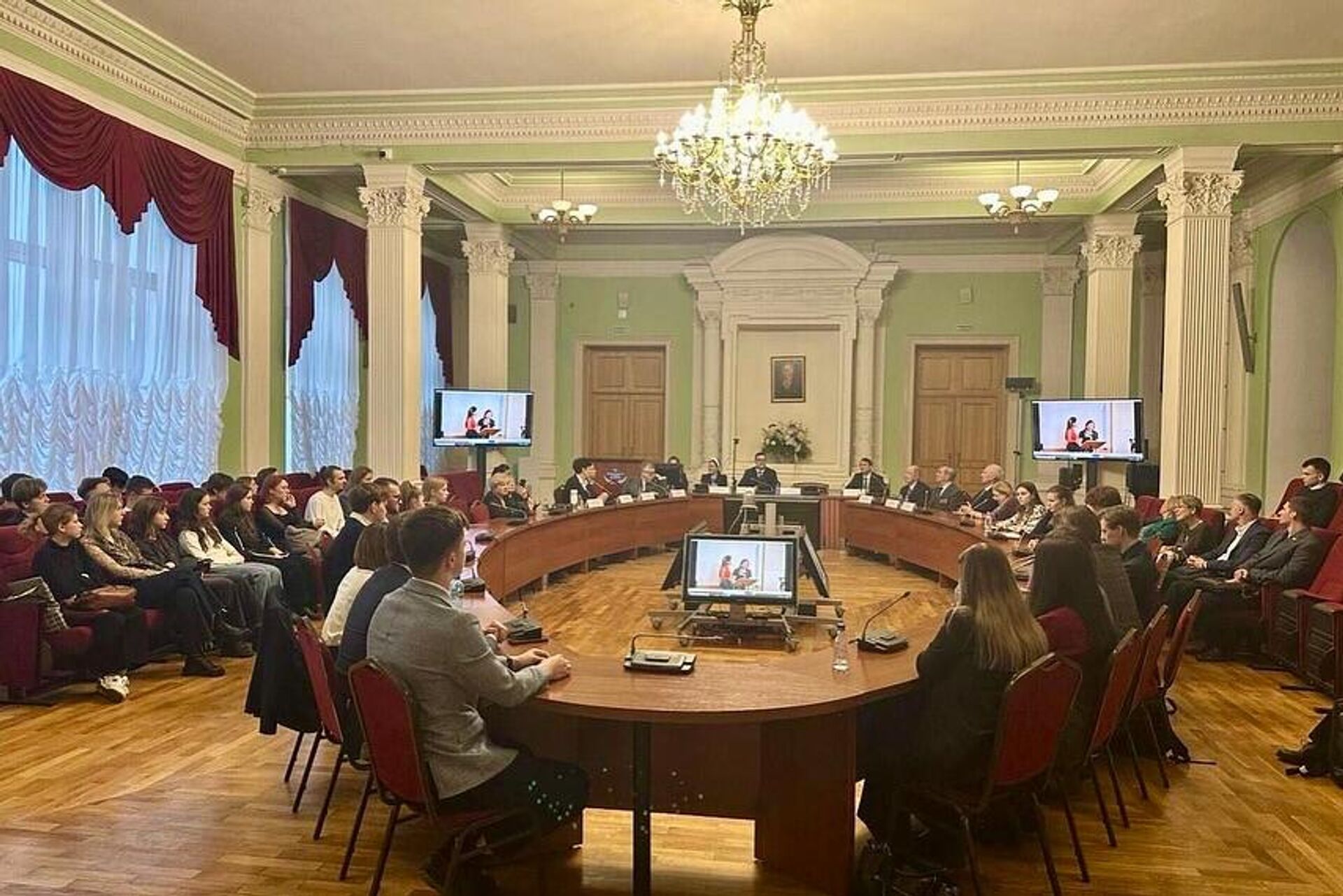 Cuộc gặp gỡ tại Học viện Ngoại giao. Cuộc gặp gỡ tại Học viện Ngoại giao. - Sputnik Việt Nam, 1920, 08.04.2025