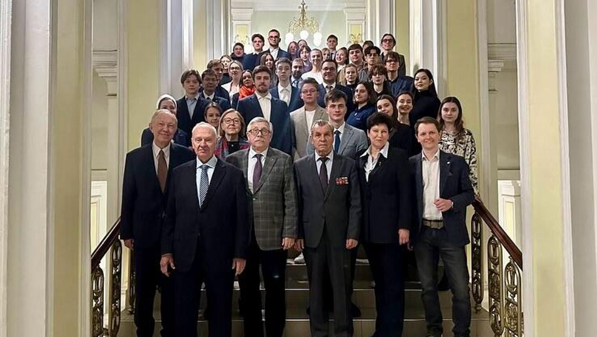 Những người tham dự cuộc họp tại Học viện Ngoại giao. Những người tham dự cuộc họp tại Học viện Ngoại giao. - Sputnik Việt Nam, 1920, 07.04.2025