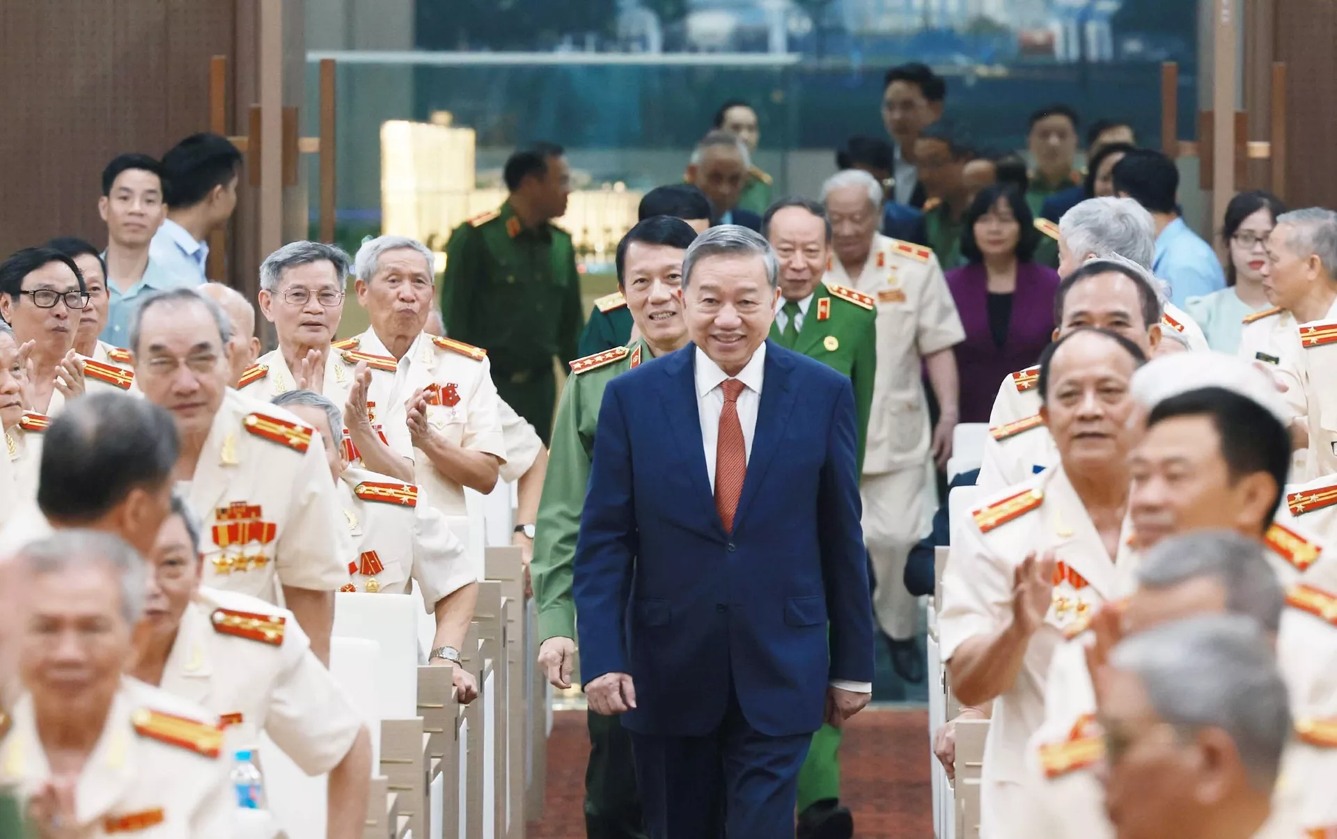 Tổng Bí thư Tô Lâm gặp mặt cán bộ công an chi viện chiến trường miền Nam Tổng Bí thư Tô Lâm gặp mặt cán bộ công an chi viện chiến trường miền Nam - Sputnik Việt Nam, 1920, 08.04.2025