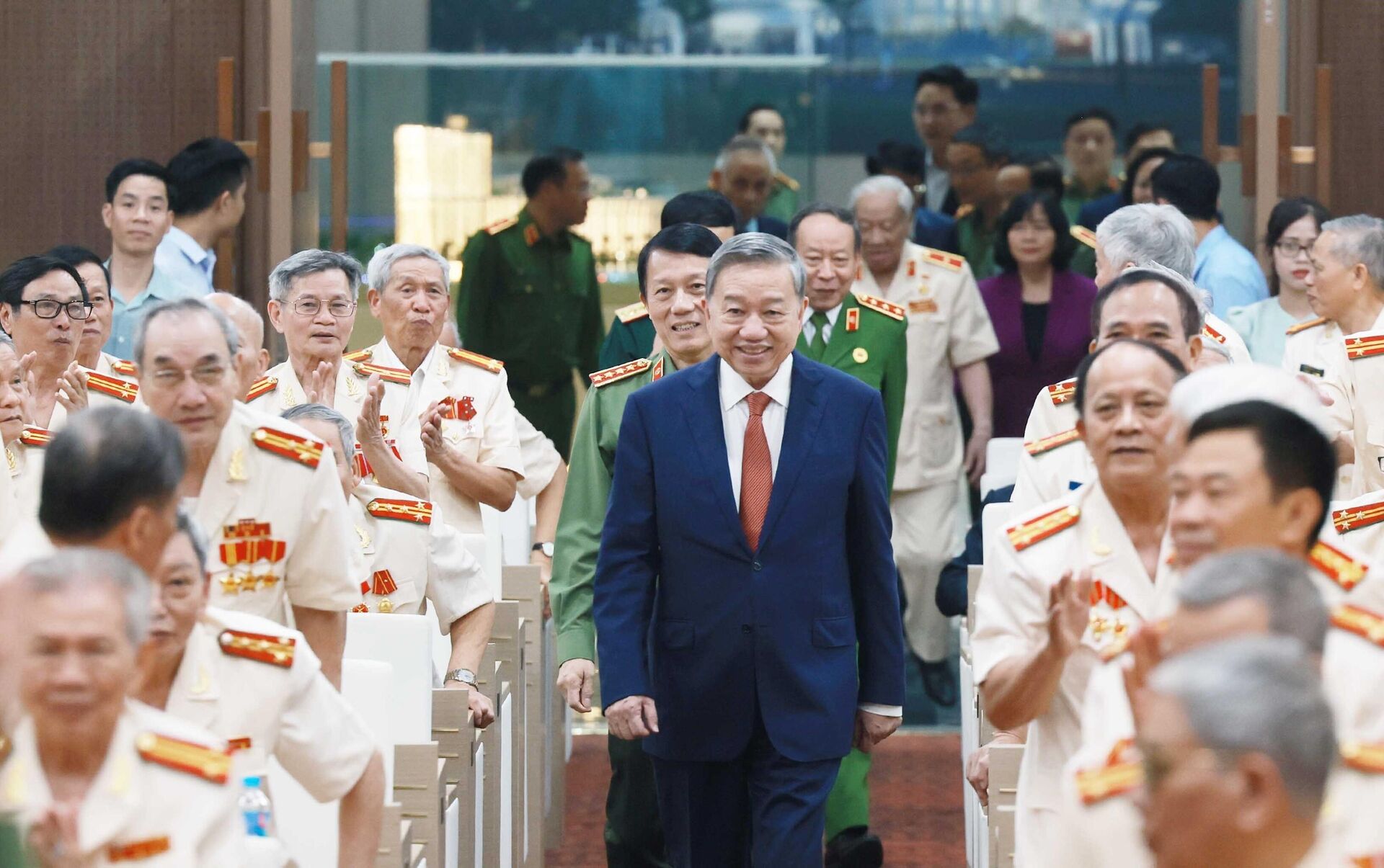 Tổng Bí thư Tô Lâm gặp mặt cán bộ công an chi viện chiến trường miền Nam Tổng Bí thư Tô Lâm gặp mặt cán bộ công an chi viện chiến trường miền Nam - Sputnik Việt Nam, 1920, 08.04.2025