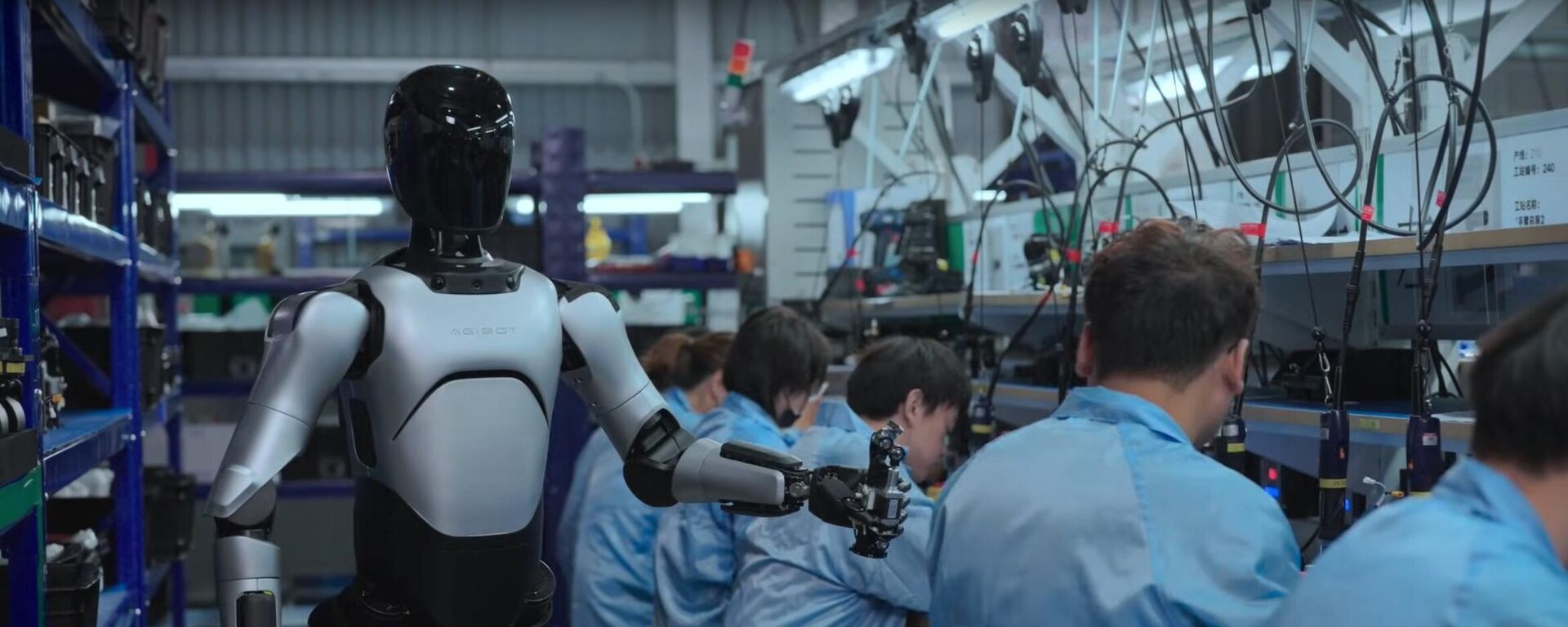 Công ty AgiBot của Trung Quốc sản xuất robot - Sputnik Việt Nam, 1920, 19.07.2025