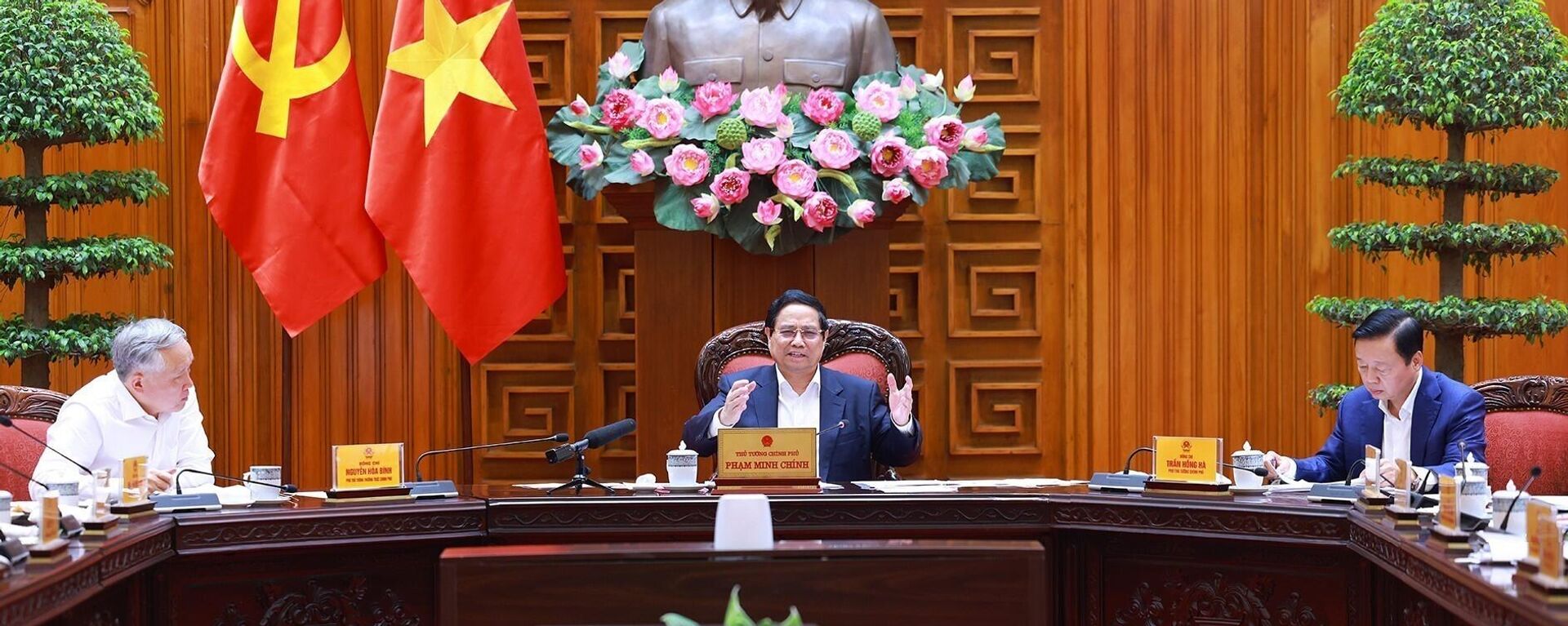 Thủ tướng chủ trì cuộc họp bàn giải pháp về thuế đối với hàng hoá xuất, nhập khẩu của Việt Nam - Sputnik Việt Nam, 1920, 13.04.2025