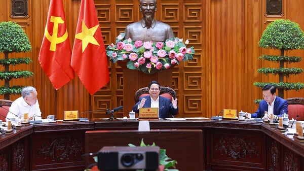 Thủ tướng chủ trì cuộc họp bàn giải pháp về thuế đối với hàng hoá xuất, nhập khẩu của Việt Nam - Sputnik Việt Nam