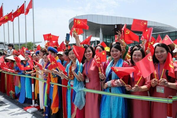 Tổng Bí thư, Chủ tịch nước Trung Quốc Tập Cận Bình bắt đầu chuyến thăm cấp Nhà nước tới Việt Nam Tổng Bí thư, Chủ tịch nước Trung Quốc Tập Cận Bình bắt đầu chuyến thăm cấp Nhà nước tới Việt Nam - Sputnik Việt Nam