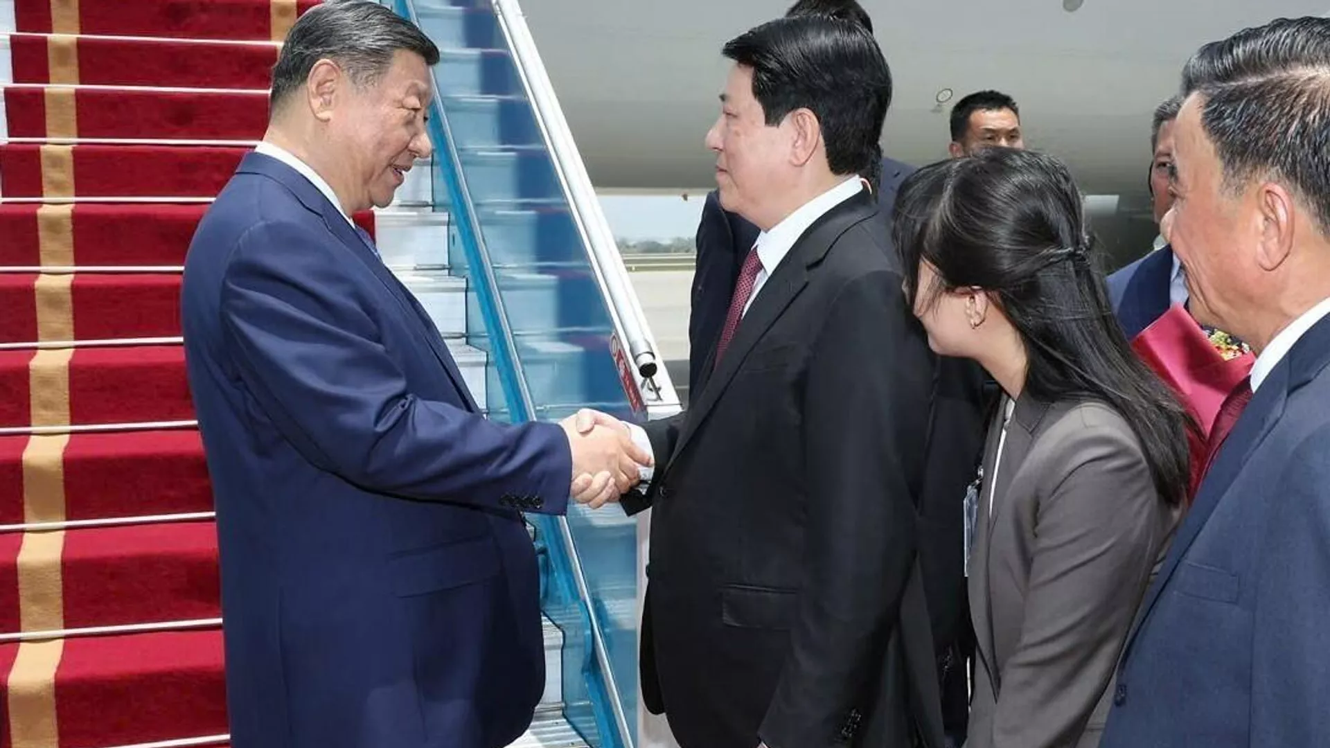 Tổng Bí thư, Chủ tịch nước Trung Quốc Tập Cận Bình bắt đầu chuyến thăm cấp Nhà nước tới Việt Nam