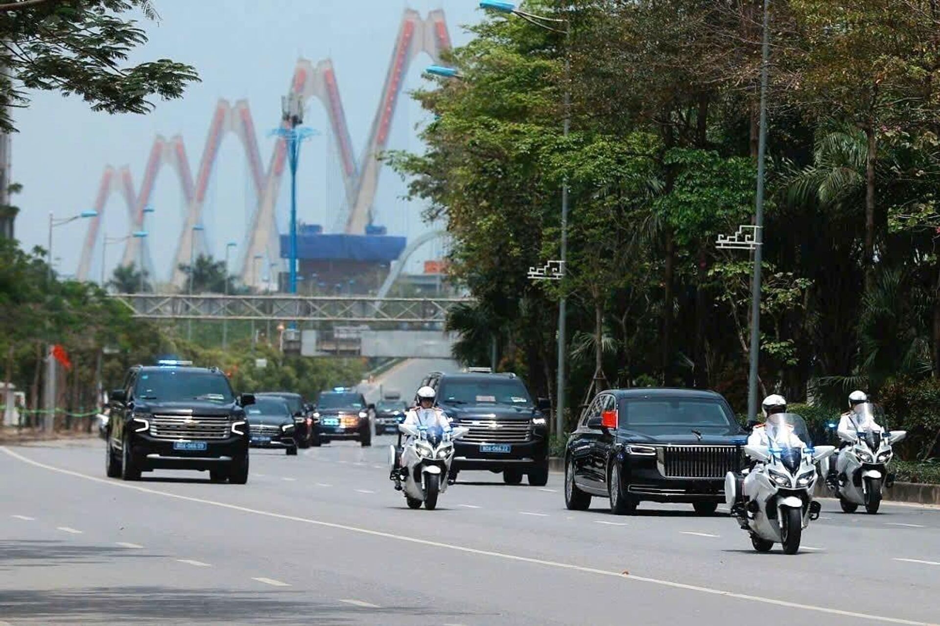 Đoàn xe di chuyển qua nhiều cung đường ở Hà Nội. Đoàn xe di chuyển qua nhiều cung đường ở Hà Nội. - Sputnik Việt Nam, 1920, 14.04.2025