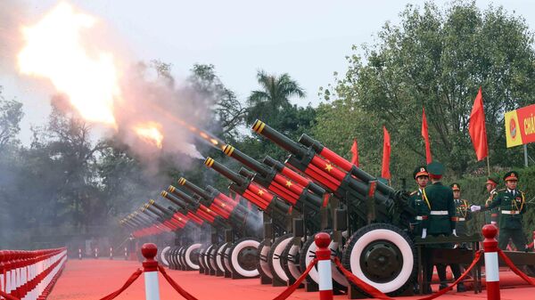 21 loạt đại bác vang rền chào mừng Tổng Bí thư, Chủ tịch nước Trung Quốc Tập Cận Bình thăm chính thức Việt Nam. - Sputnik Việt Nam
