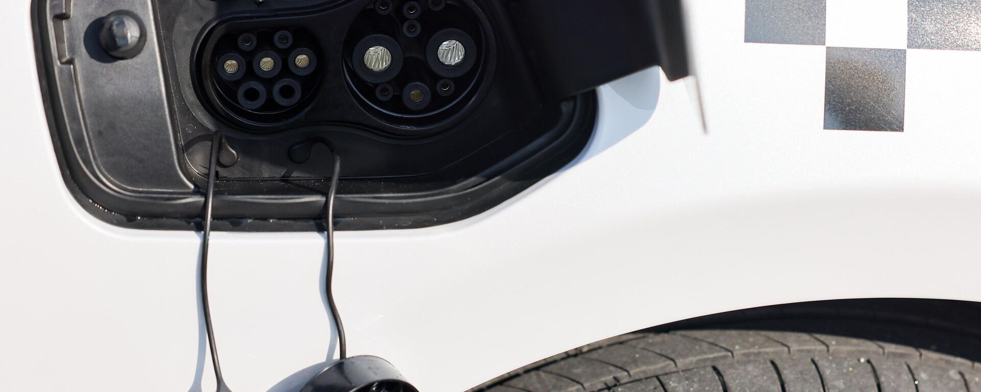 Ổ cắm sạc ô tô - Sputnik Việt Nam, 1920, 14.04.2025