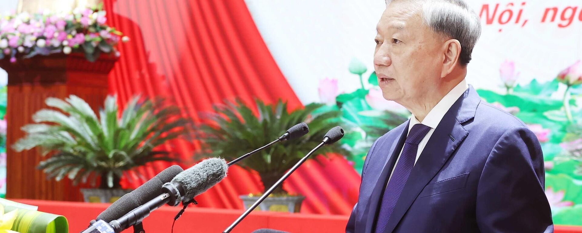 Tổng Bí thư gặp mặt cán bộ lão thành cách mạng, người có công, gia đình chính sách tiêu biểu - Sputnik Việt Nam, 1920, 16.04.2025