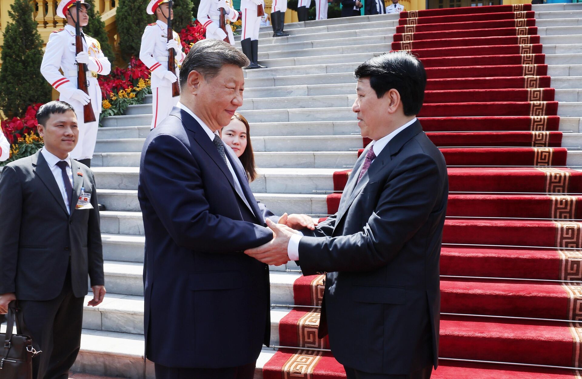 Chủ tịch nước Lương Cường tiễn Tổng Bí thư, Chủ tịch nước Trung Quốc Tập Cận Bình. - Sputnik Việt Nam, 1920, 16.04.2025