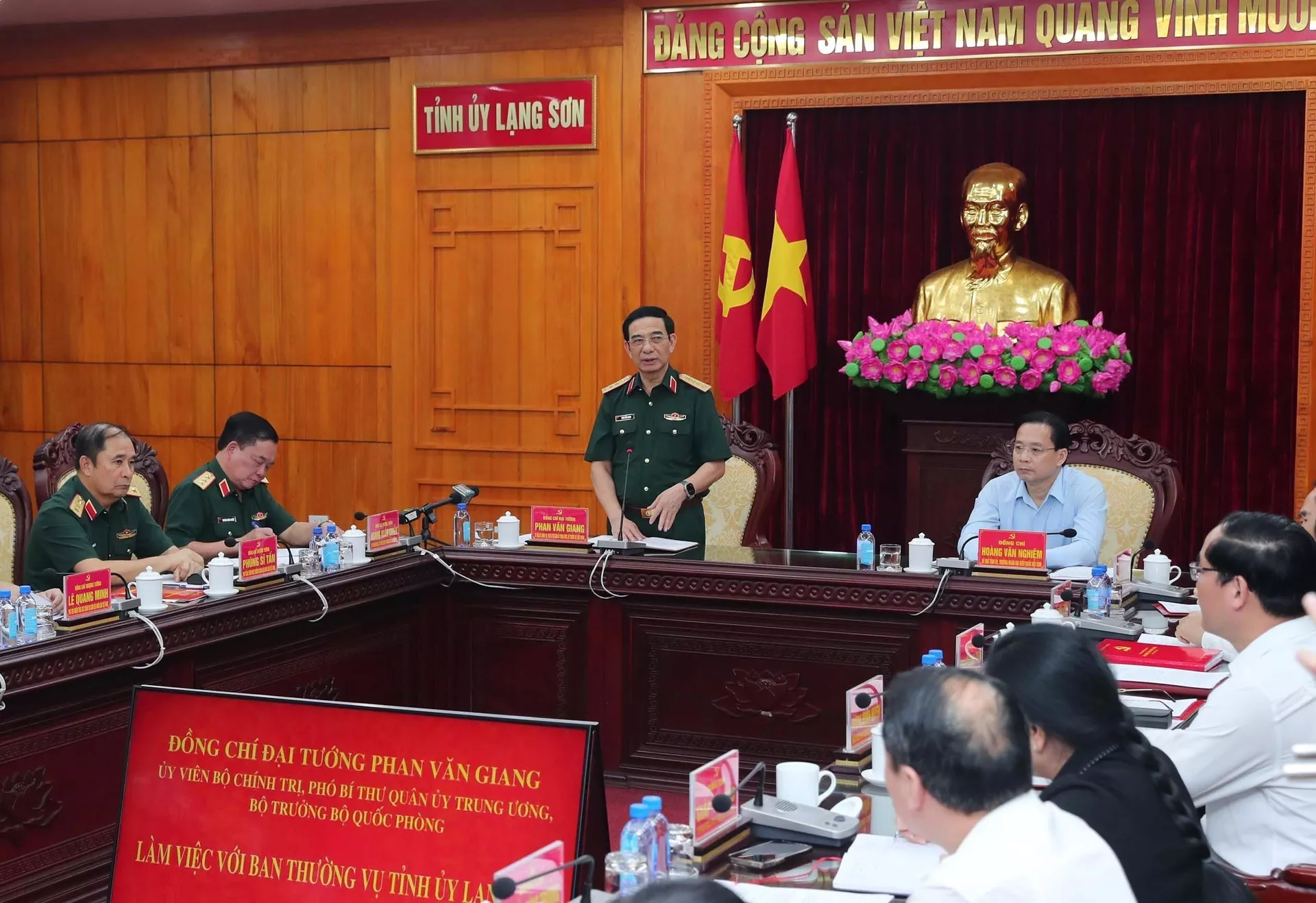  Bộ trưởng Bộ Quốc phòng Phan Văn Giang làm việc với Ban Thường vụ Tỉnh ủy Lạng Sơn - Sputnik Việt Nam, 1920, 16.04.2025