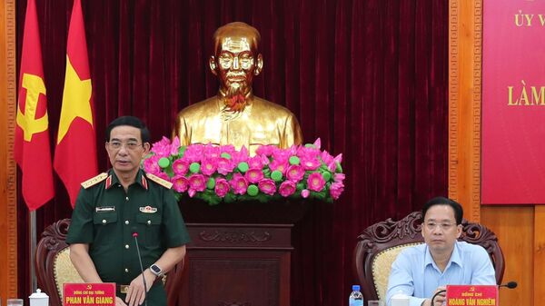 Bộ trưởng Bộ Quốc phòng Phan Văn Giang làm việc với Ban Thường vụ Tỉnh ủy Lạng Sơn - Sputnik Việt Nam