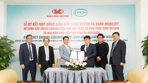 Lễ ký kết hợp đồng giữa Công ty Kim Long Motor Huế và Công ty Daon Mobility (Hàn Quốc) - Sputnik Việt Nam