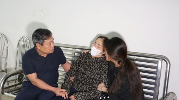 Bí thư Tỉnh ủy Quảng Ninh Trần Đại Thắng cùng cơ quan chức năng thăm, động viên các cán bộ, chiến sĩ bị thương trong vụ triệt phá đường dây ma túy lớn đêm 17/4. - Sputnik Việt Nam