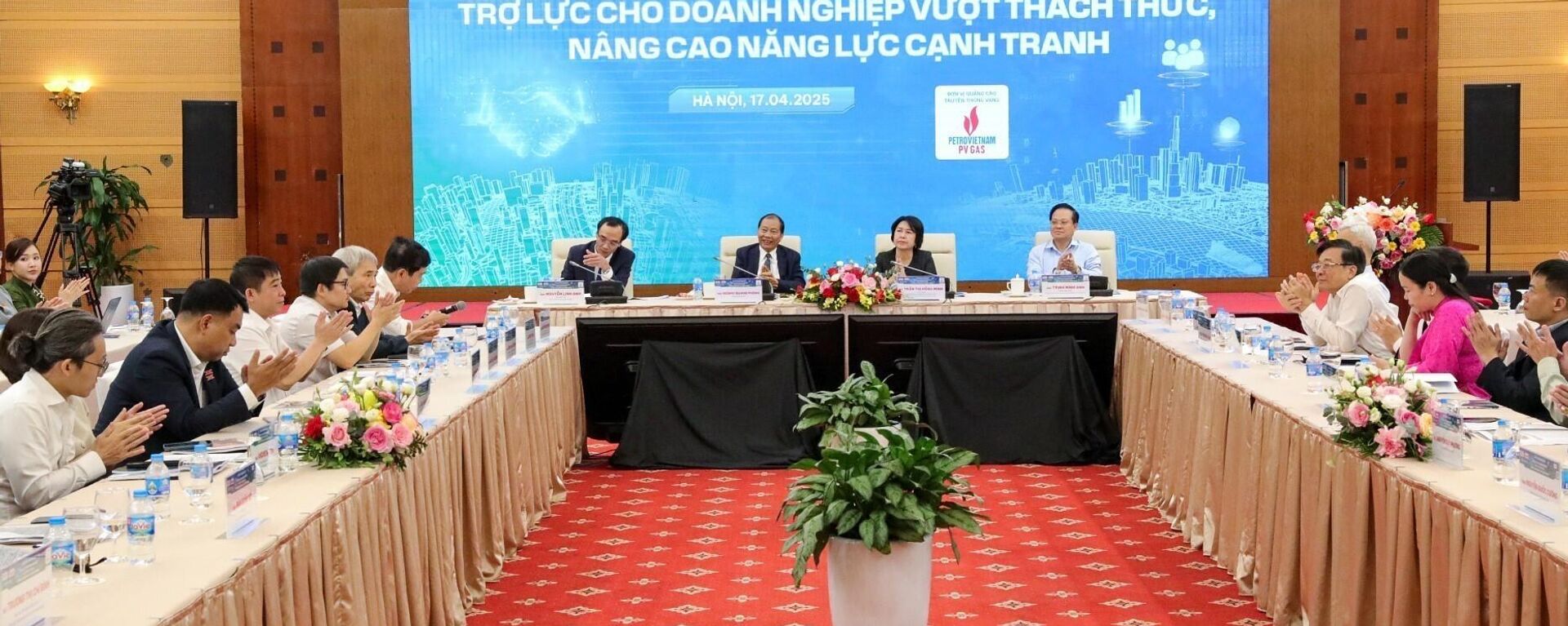 Diễn đàn Doanh nghiệp 2025: Trợ lực cho doanh nghiệp vượt thách thức, nâng cao năng lực cạnh tranh - Sputnik Việt Nam, 1920, 18.04.2025