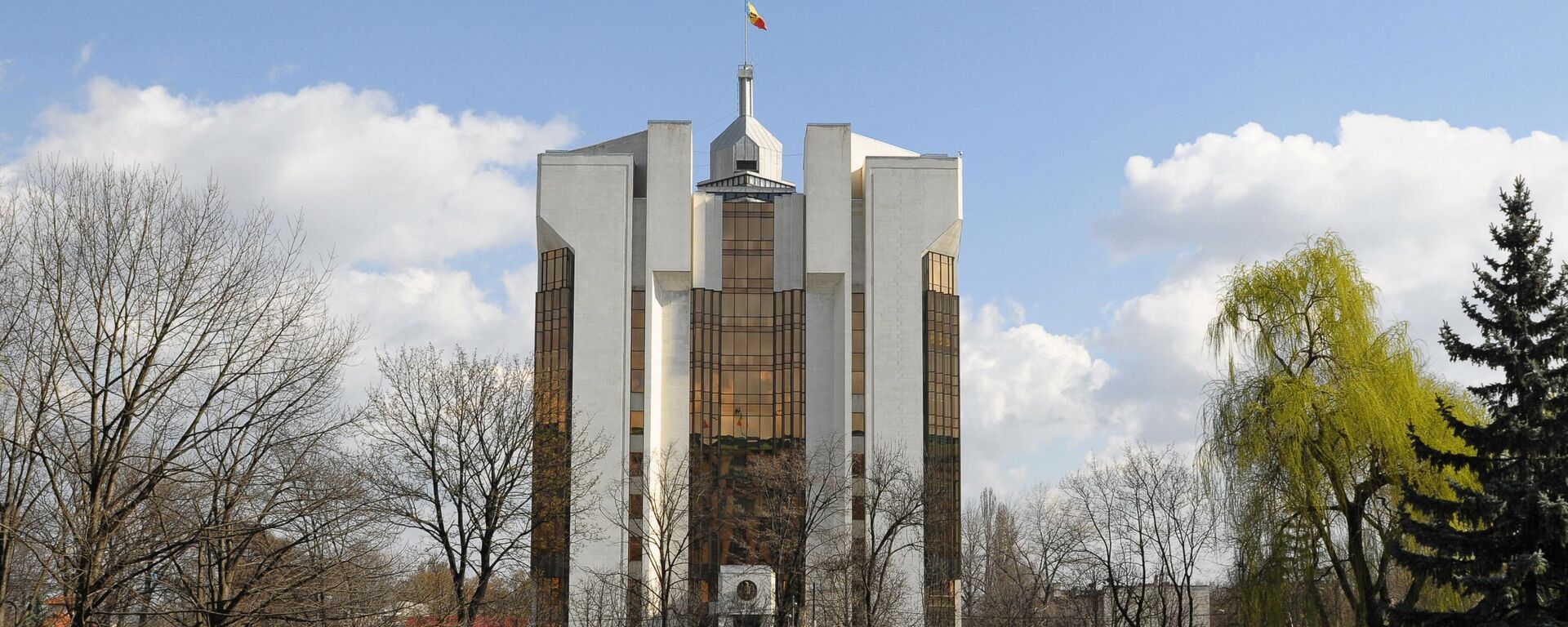 Phủ Tổng thống trên Đại lộ Stefan cel Mare ở Chisinau - Sputnik Việt Nam, 1920, 18.04.2025