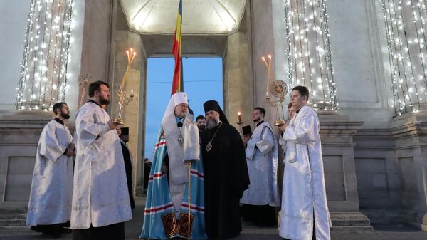 Đức Tổng giám mục Vladimir của Kishinev và toàn Moldova (ở giữa) trong lễ kỷ niệm Phục sinh tại Nhà thờ chính tòa Chúa giáng sinh ở Kishinev - Sputnik Việt Nam
