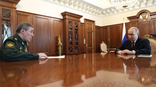 Tổng thống Vladimir Putin đã gặp Tổng tham mưu trưởng Lực lượng vũ trang Nga Valery Gerasimov - Sputnik Việt Nam