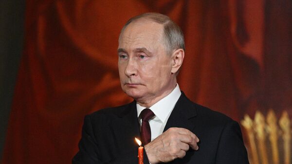 Tổng Thống Nga Vladimir Putin ở Nhà thờ chính tòa Chúa Kitô Đấng Cứu Độ  dịp Lễ Phục sinh - Sputnik Việt Nam